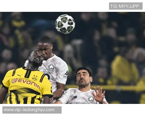 阿德耶米替换时摔水瓶引发争议科瓦奇回应称没有必要