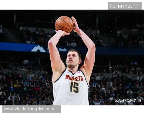 约基奇半场表现如同游戏般轻松7投5中贡献10分4篮板6助攻