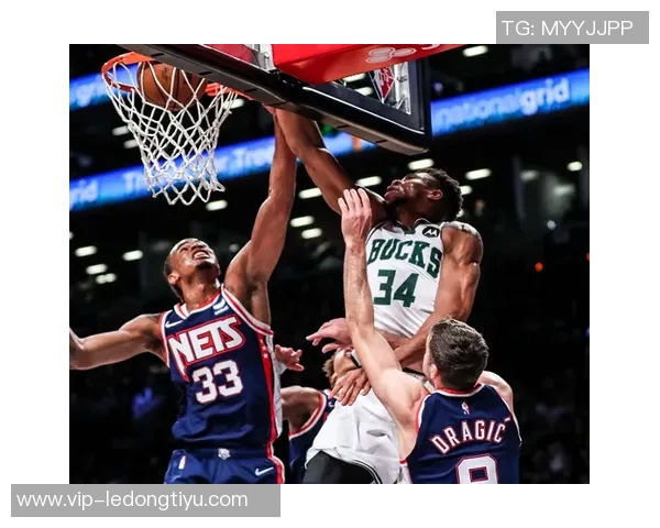 克拉克斯顿全能表现闪耀赛场17分9板7助4帽助球队取得胜利 克拉克斯顿全能表现闪耀赛场17分9板7助4帽助球队取得胜利