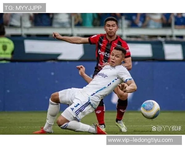 克鲁塞罗门将卡西奥遭队友膝盖撞击意外休克紧急被换下