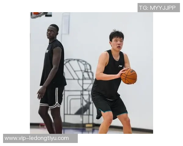 杨瀚森谈防守压力季前赛问题暴露为球队未来发展提供契机 杨瀚森谈防守压力季前赛问题暴露为球队未来发展提供契机