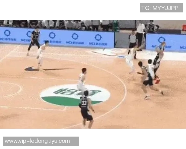 李贤重狂砍33分14篮板赛前准备充分解说员称其为比赛关键人物